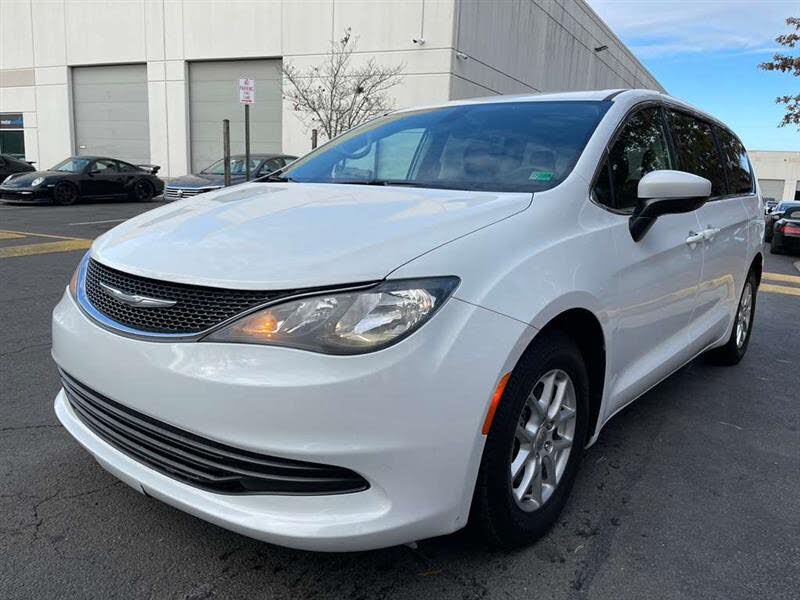 2017 Chrysler Pacifica LX FWD