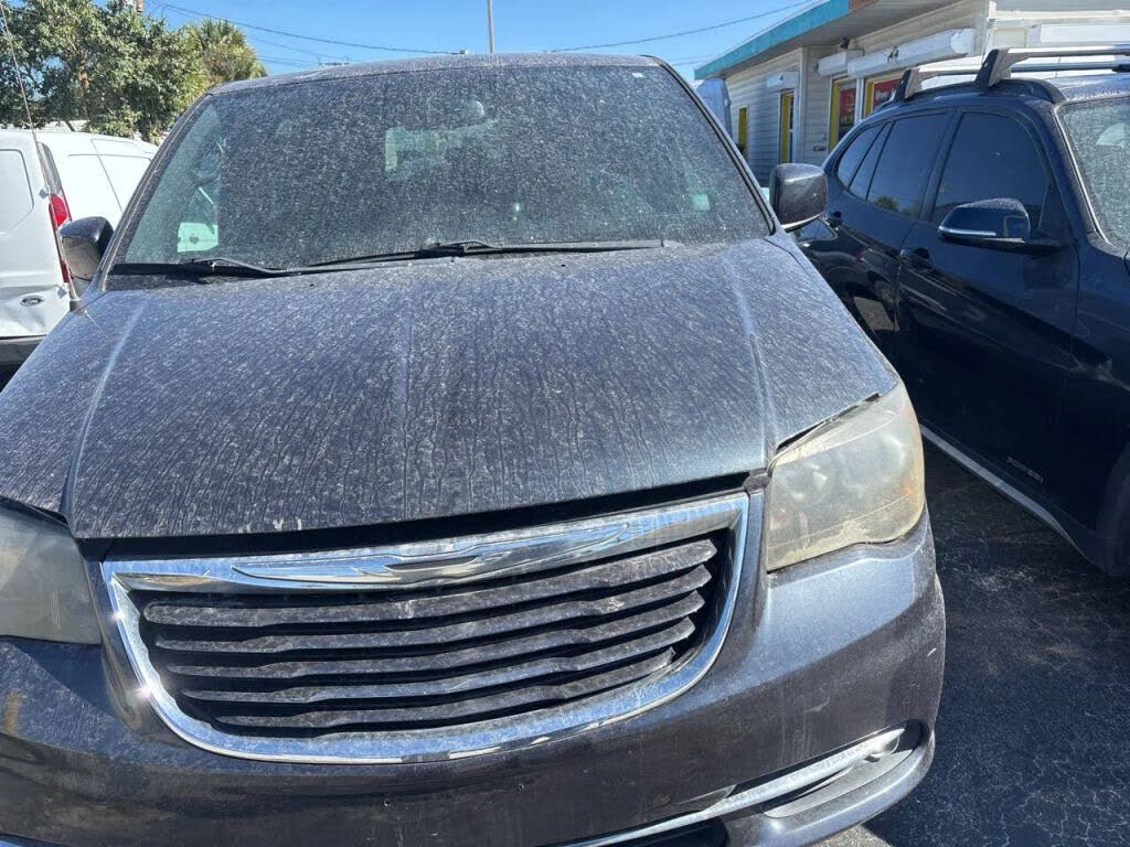 2014 Chrysler Town & Country S FWD