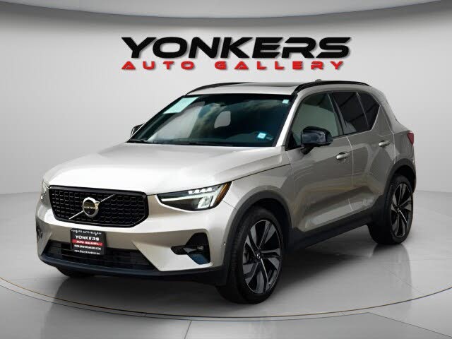 2023 Volvo XC40 B5 Ultimate Dark Theme AWD