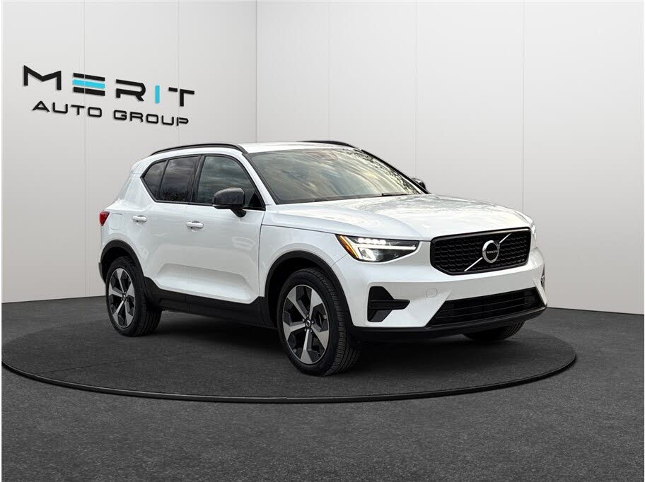 2024 Volvo XC40 B5 Core Bright Theme AWD