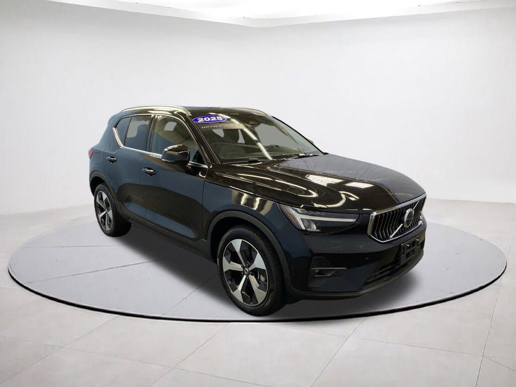 2025 Volvo XC40 B5 Plus Bright Theme AWD
