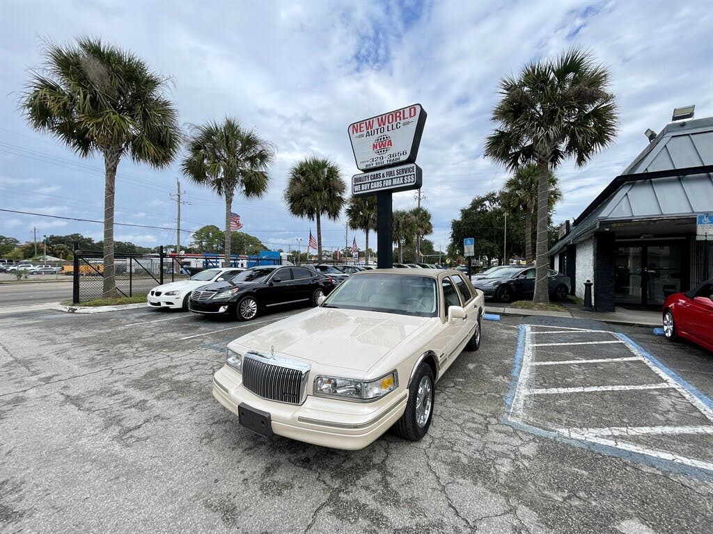 1997 Lincoln Town Car Signature