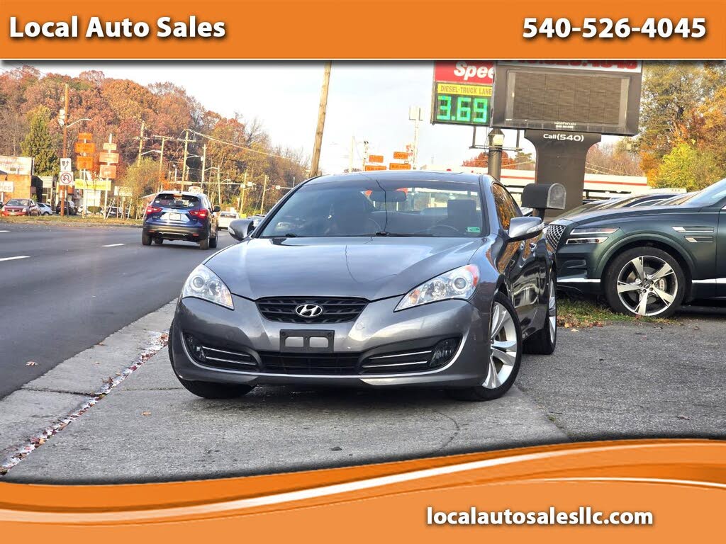 2010 Hyundai Genesis Coupe 3.8 Grand Touring RWD with Navigation