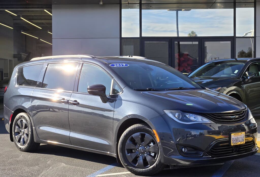 2019 Chrysler Pacifica Hybrid Limited FWD