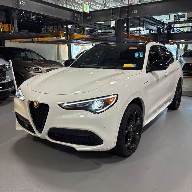 2023 Alfa Romeo Stelvio Veloce AWD