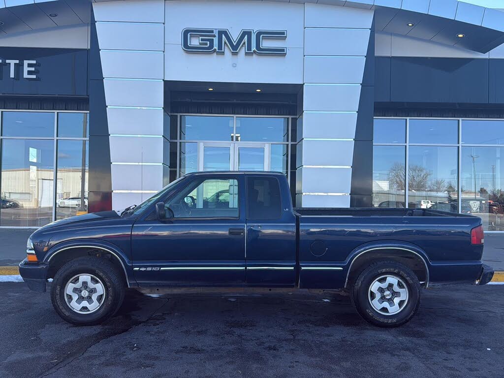 2000 Chevrolet S-10 LS Extended Cab 4WD