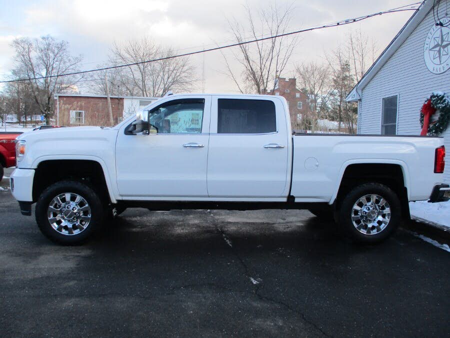 2017 GMC Sierra 2500HD Denali Crew Cab SB 4WD