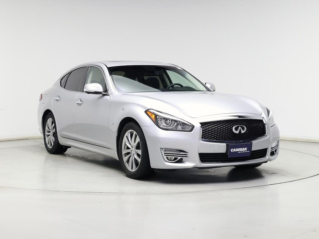 2018 INFINITI Q70 3.7 Luxe RWD