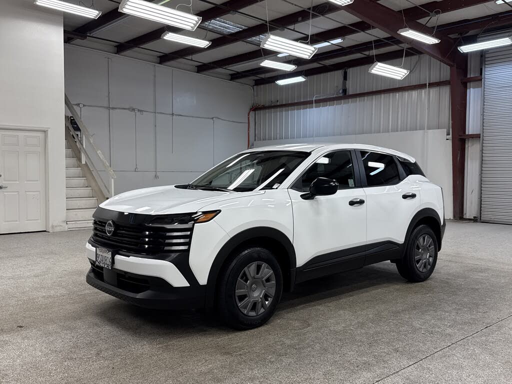 2025 Nissan Kicks S FWD