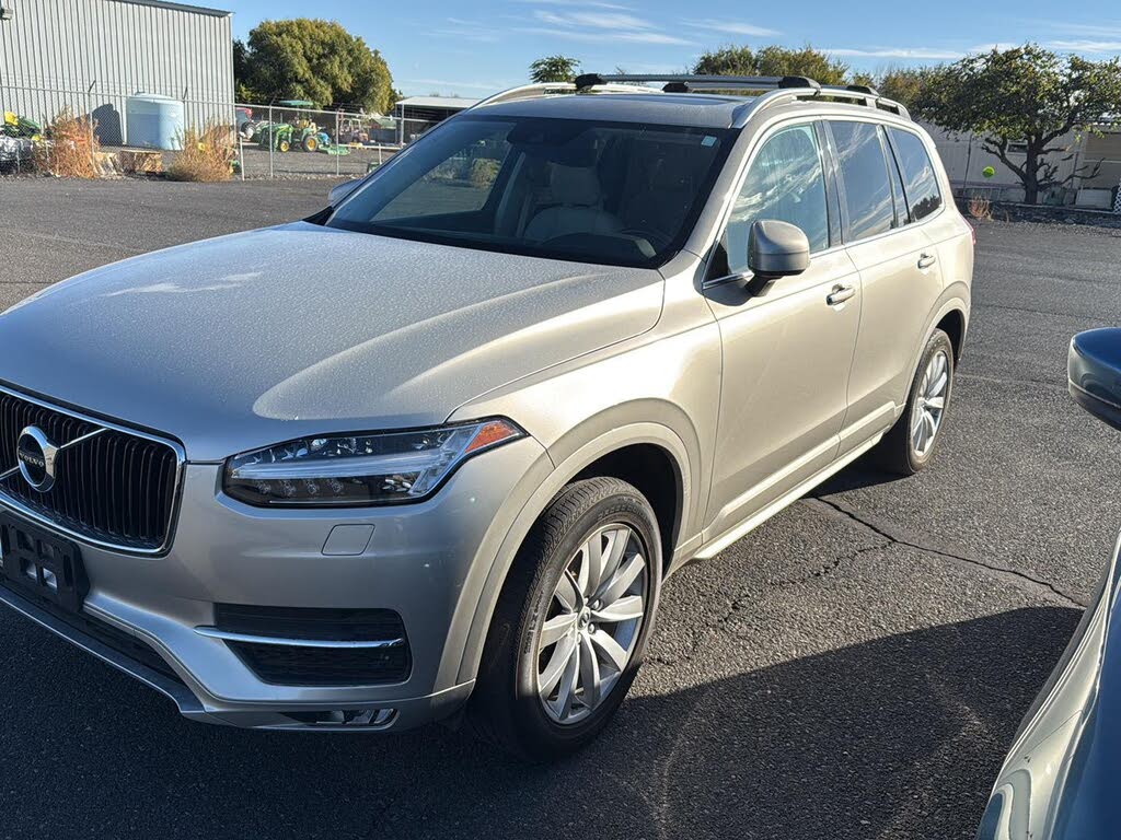 2016 Volvo XC90 T6 Momentum AWD
