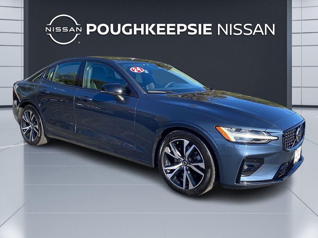 2024 Volvo S60 B5 Plus Dark Theme AWD