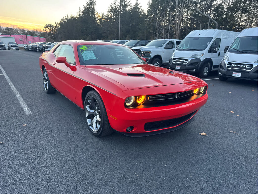 2017 Dodge Challenger SXT Plus RWD