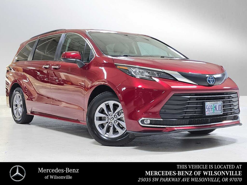 2022 Toyota Sienna XLE 7-Passenger FWD