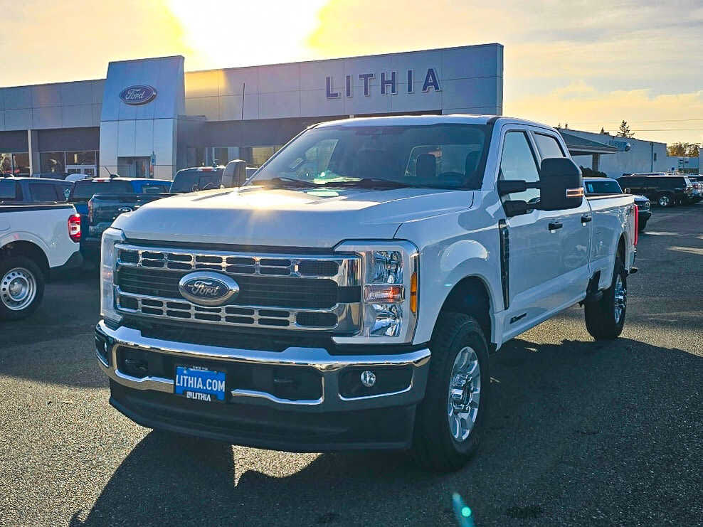 2023 Ford F-350 Super Duty XLT Crew Cab LB 4WD