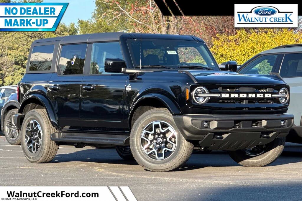 2025 Ford Bronco Outer Banks 4-Door 4WD