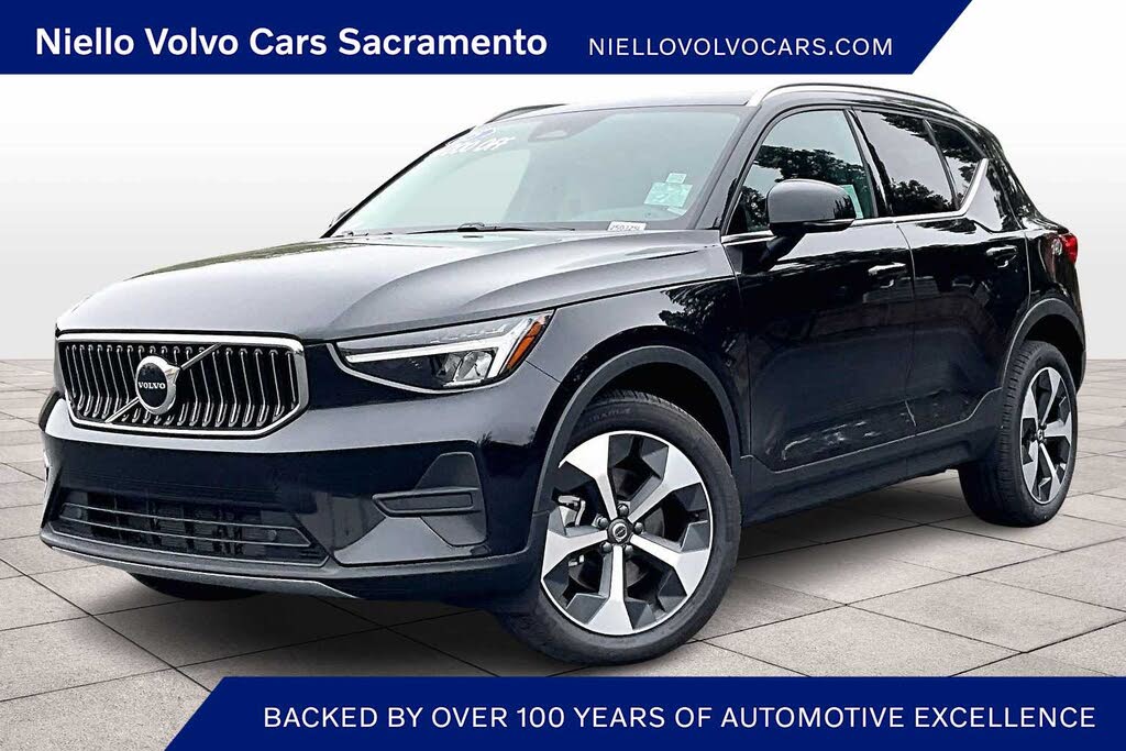 2025 Volvo XC40 B5 Core Bright Theme AWD