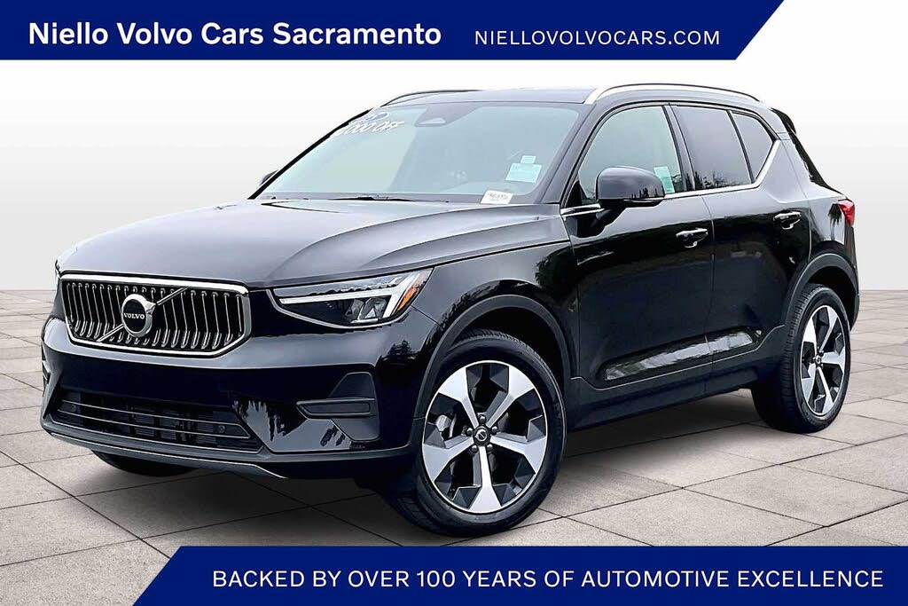 2025 Volvo XC40 B5 Core Bright Theme AWD