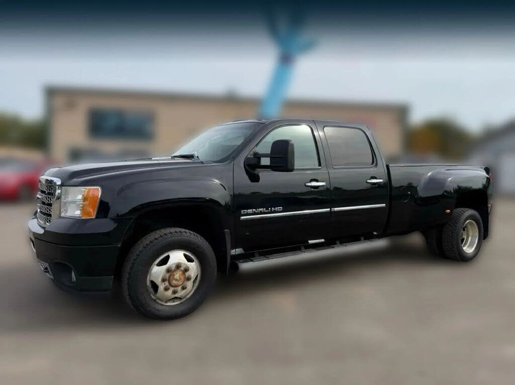 2012 GMC Sierra 3500HD Denali Crew Cab LB DRW 4WD
