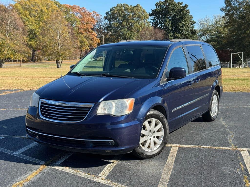 2014 Chrysler Town & Country Touring FWD