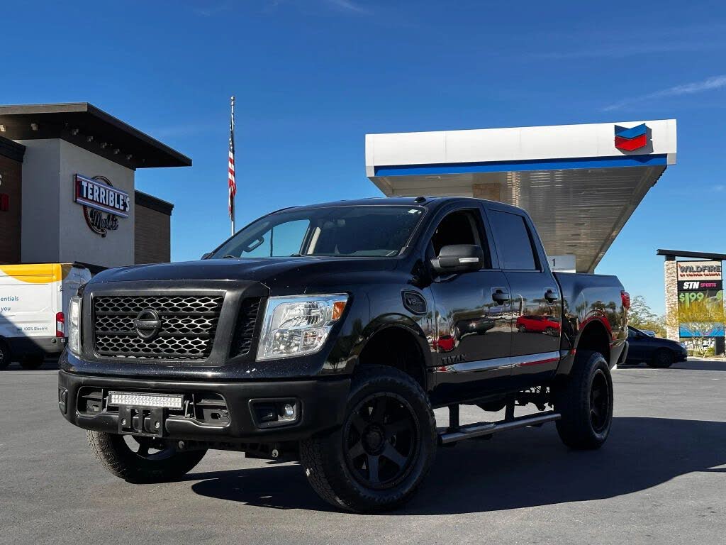 2017 Nissan Titan SV Crew Cab