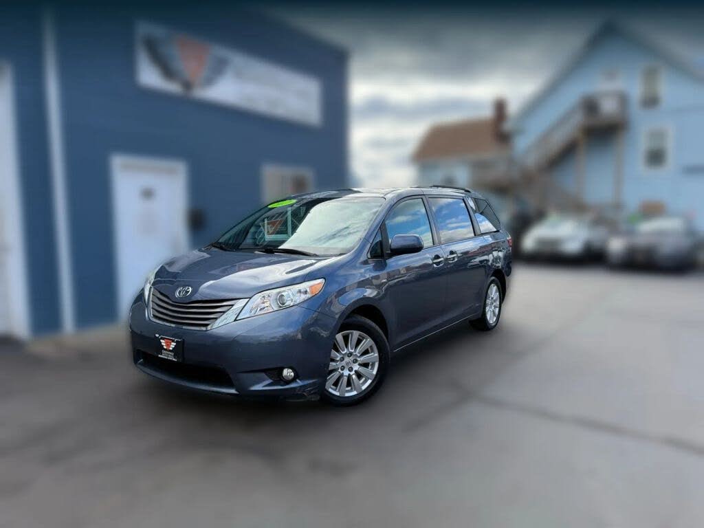 2017 Toyota Sienna XLE Premium 7-Passenger AWD