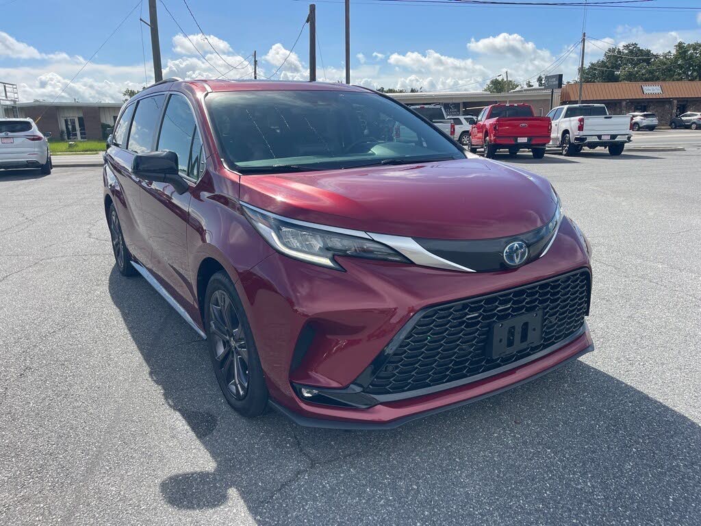 2023 Toyota Sienna XSE 7-Passenger FWD