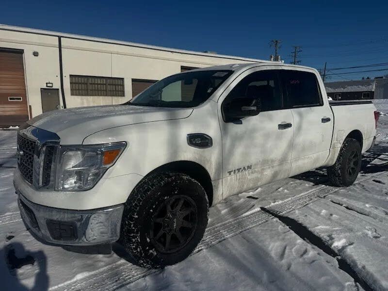 2017 Nissan Titan SV Crew Cab 4WD