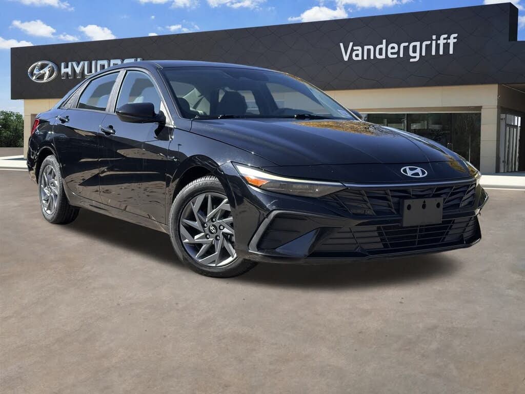 2024 Hyundai Elantra SEL FWD
