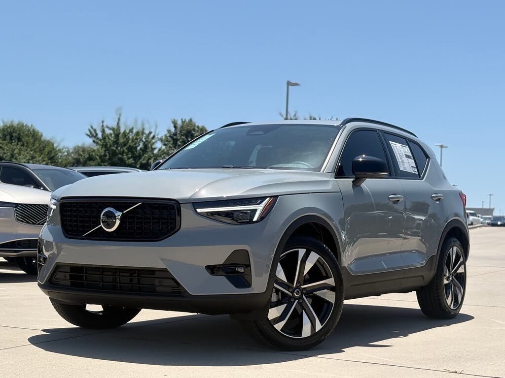 2026 Volvo XC40 B4 Plus FWD