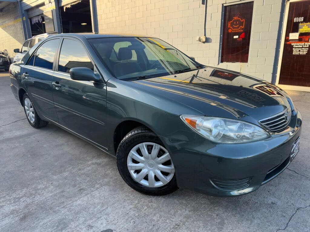2005 Toyota Camry LE FWD