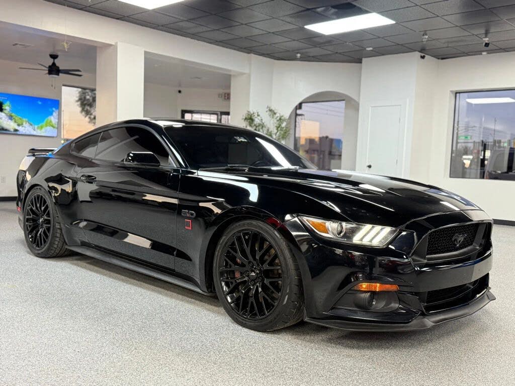 2017 Ford Mustang GT Premium Coupe RWD