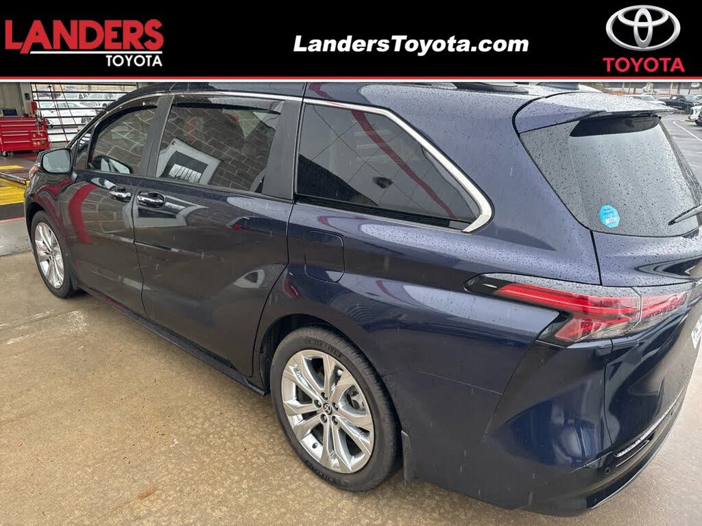 2023 Toyota Sienna Platinum 7-Passenger FWD