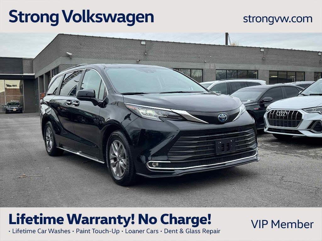 2023 Toyota Sienna XLE 7-Passenger FWD