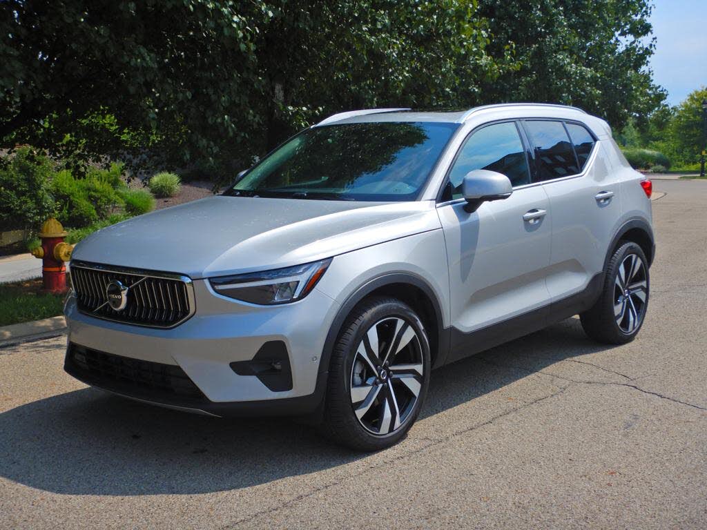 2025 Volvo XC40 B5 Plus Bright Theme AWD