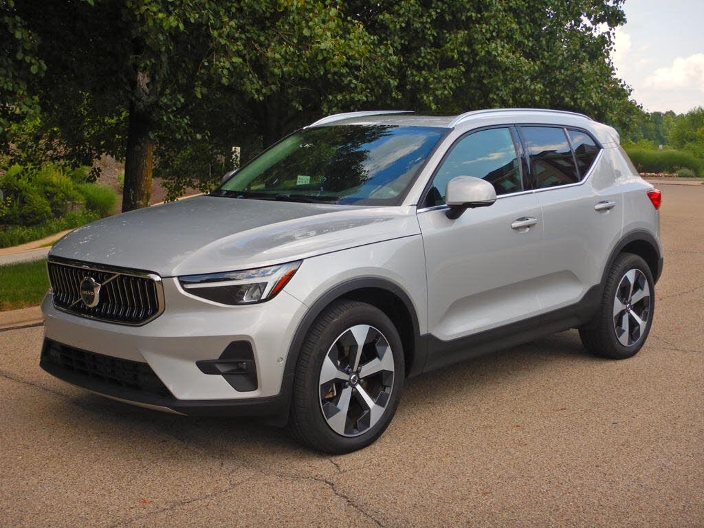 2025 Volvo XC40 B5 Plus Bright Theme AWD