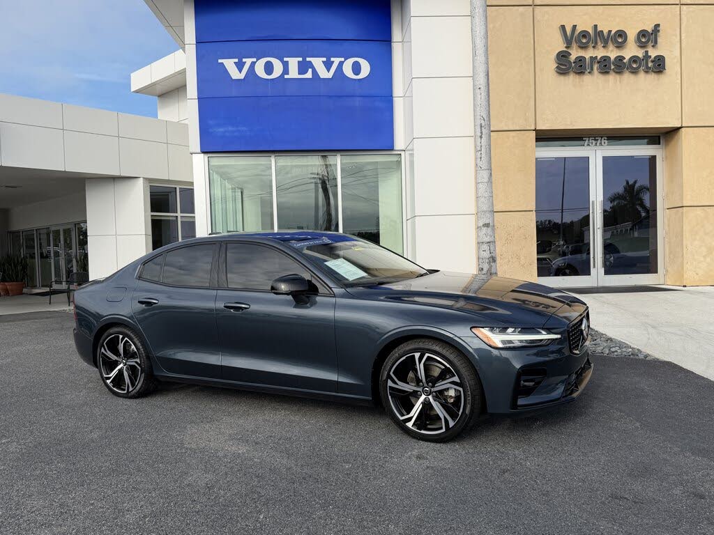 2023 Volvo S60 B5 Plus Dark Theme FWD