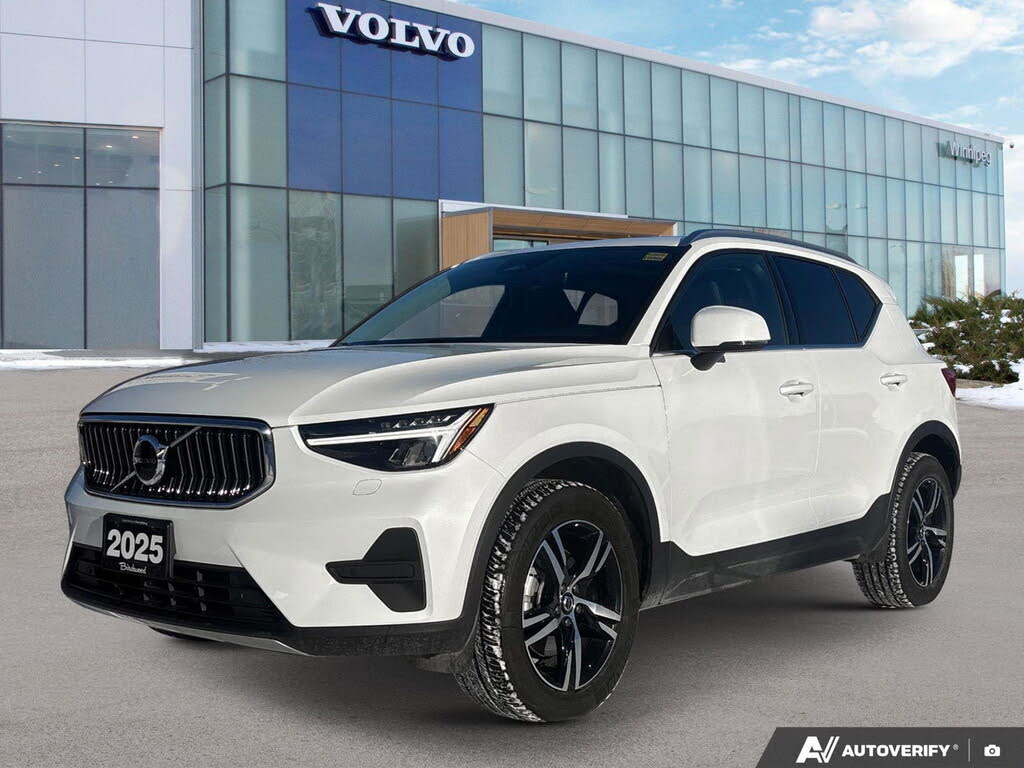 2025 Volvo XC40 B5 Core Bright Theme AWD