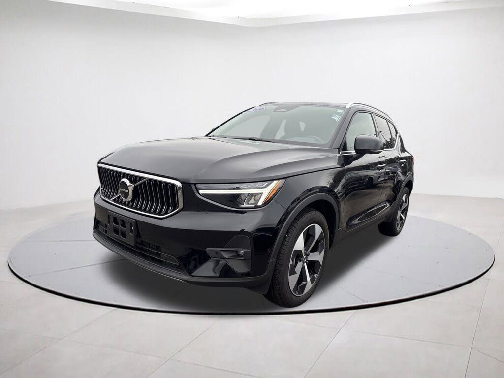 2025 Volvo XC40 B5 Plus Bright Theme AWD