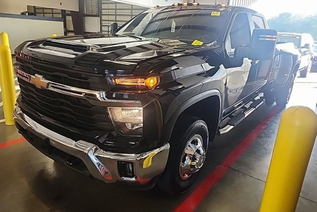 2024 Chevrolet Silverado 3500HD LT Crew Cab 4WD