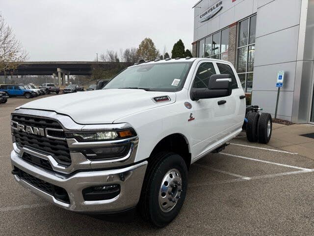 2026 RAM 3500 Chassis Tradesman Crew Cab LB DRW 4WD