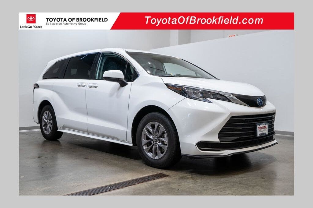 2024 Toyota Sienna LE 8-Passenger FWD