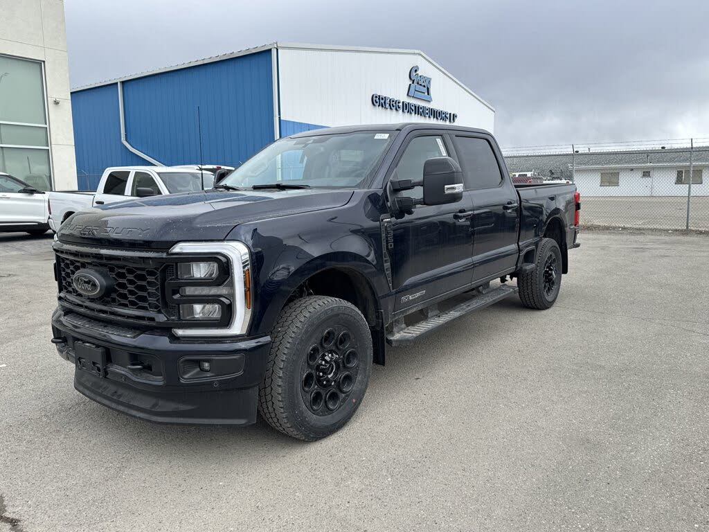 Ford F-350 Super Duty Lariat Crew Cab 4WD 2025