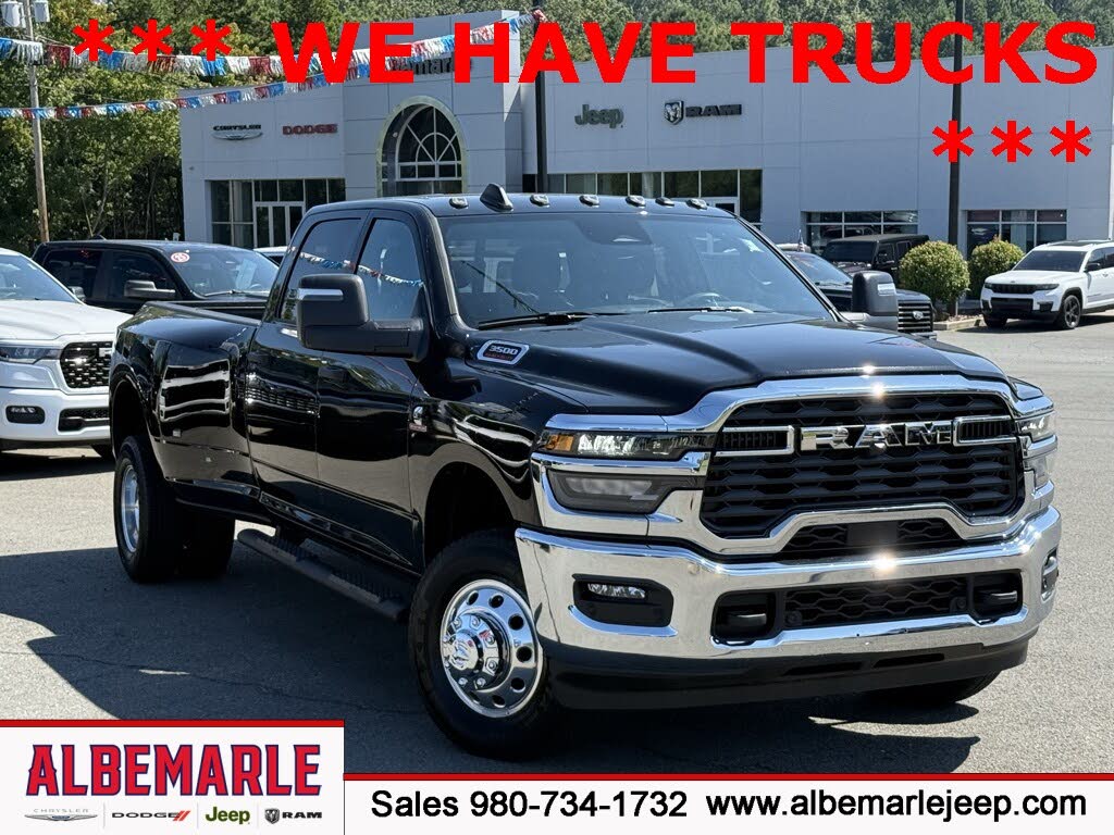 2025 RAM 3500 Tradesman Crew Cab LB DRW 4WD