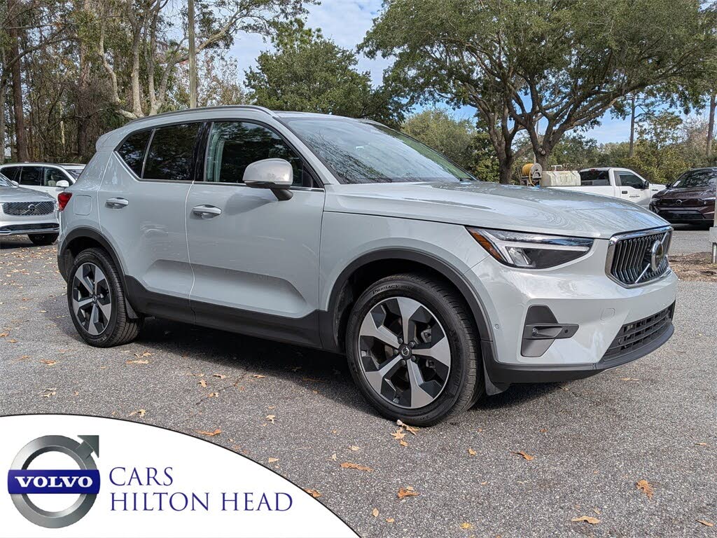 2025 Volvo XC40 B5 Plus Bright Theme AWD
