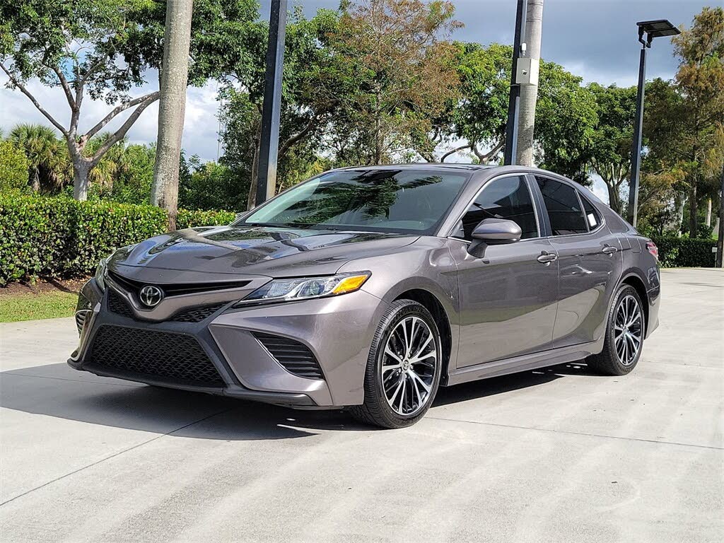 2020 Toyota Camry SE FWD