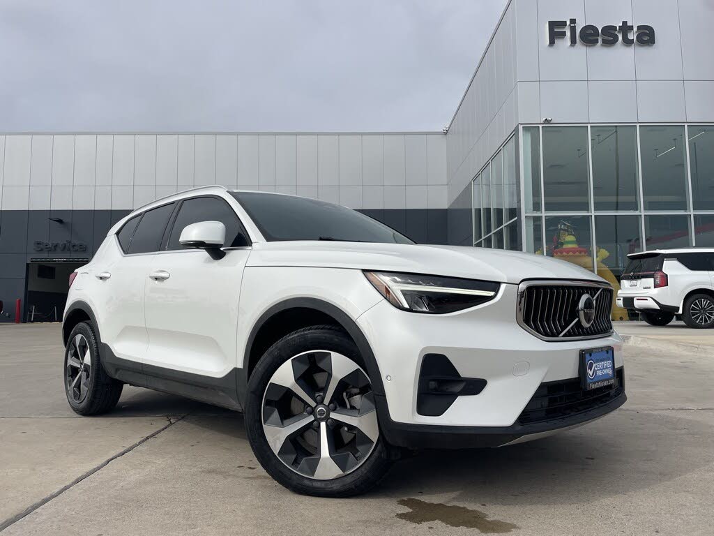 2023 Volvo XC40 B5 Plus Bright Theme AWD