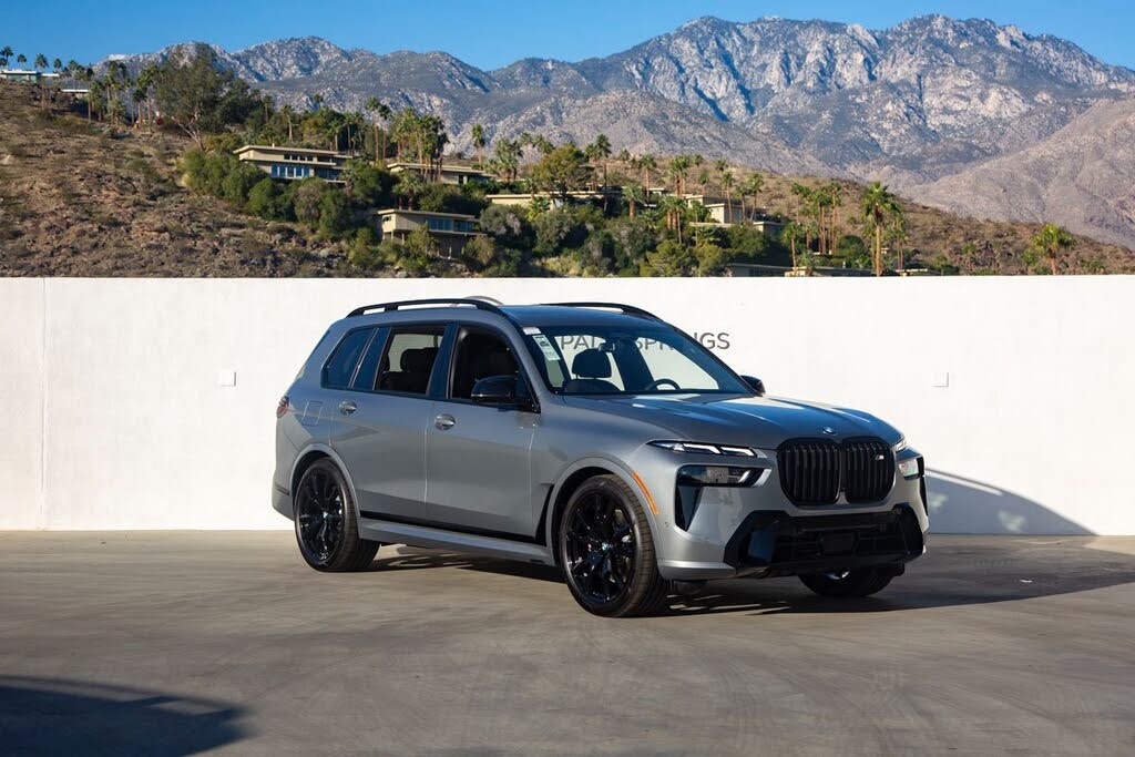 2026 BMW X7 M60i AWD