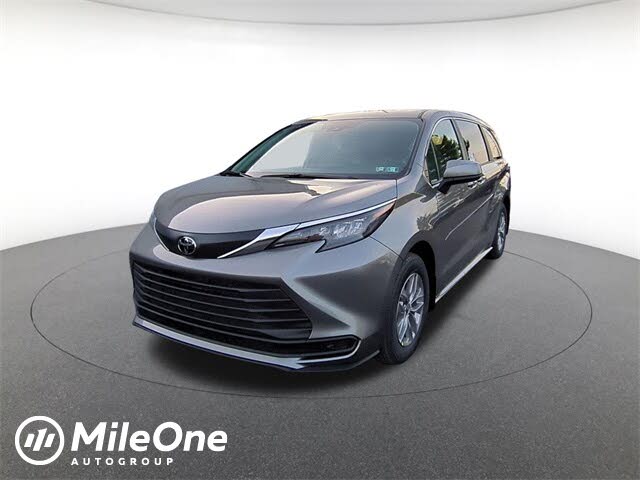 2026 Toyota Sienna LE 8-Passenger AWD