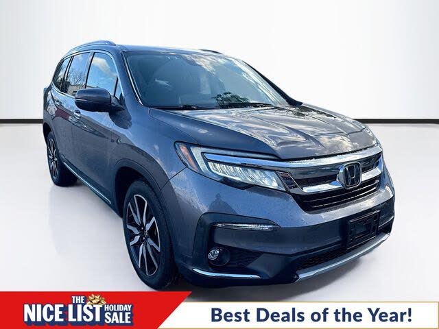 2021 Honda Pilot Touring AWD with Rear Captains Chairs