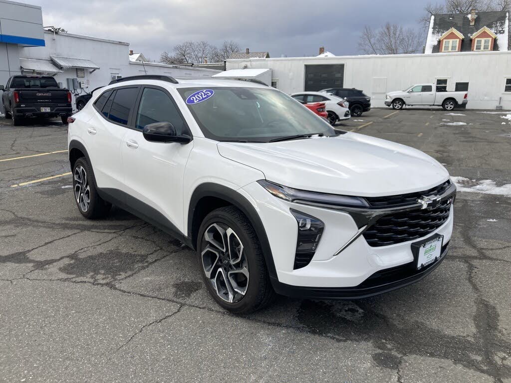 2025 Chevrolet Trax RS with 2RS FWD